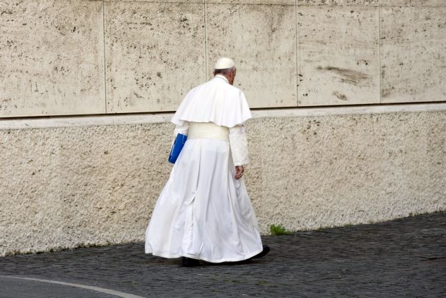 Νύχτα διέψευσε το Βατικανό φήμη πως ο Πάπας έχει όγκο στον εγκέφαλο